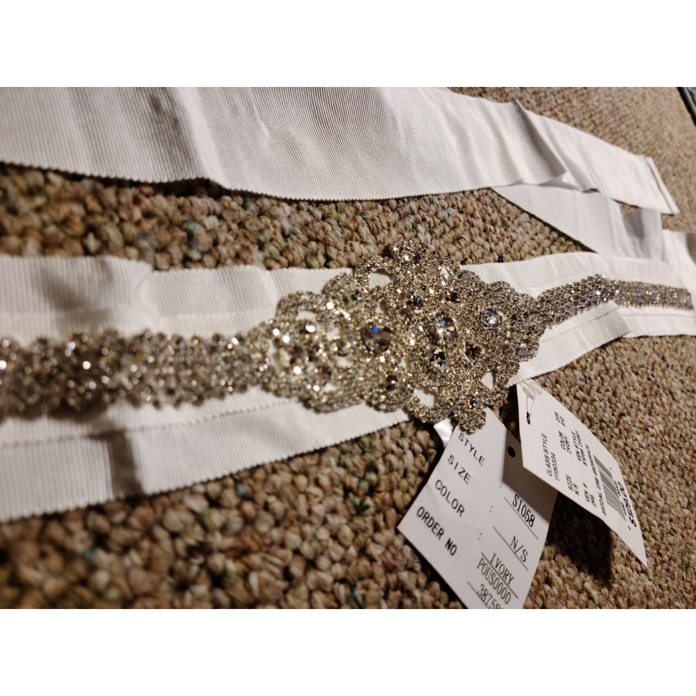 David's Bridal Sparkly Belt Ivory NWT